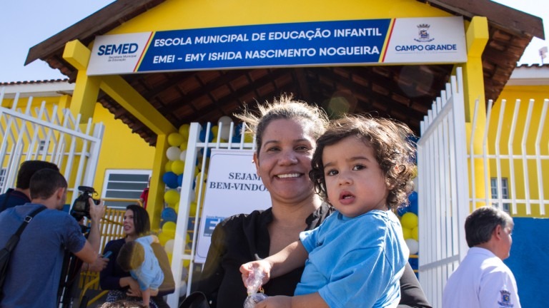 Prefeito inaugura Escola de educação infantil com capacidade para 250 alunos Prefeito inaugura Escola de educação infantil com capacidade para 250 alunos