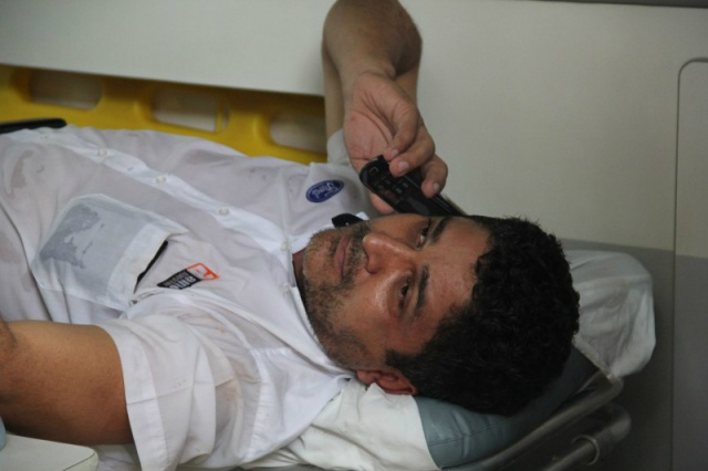“Herói do dia”, auxiliar quebra o joelho ao salvar mulher no Córrego Prosa Onofre pulou no córrego, quebrou o joelho, mas resgatou a vítima (Foto: Marcos Ermínio)
