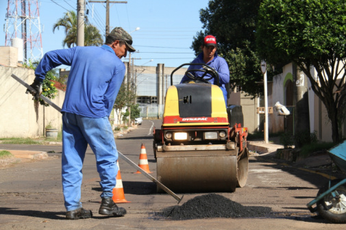 Operação Tapa-Buraco da Prefeitura continua no Carnaval Operação Tapa-Buraco da Prefeitura continua no Carnaval