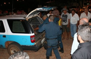 Homem é morto esfaqueado em frente a Câmara de Vereadores O autor do crime foi preso em flagrante. (Foto: Água Clara Notícias)