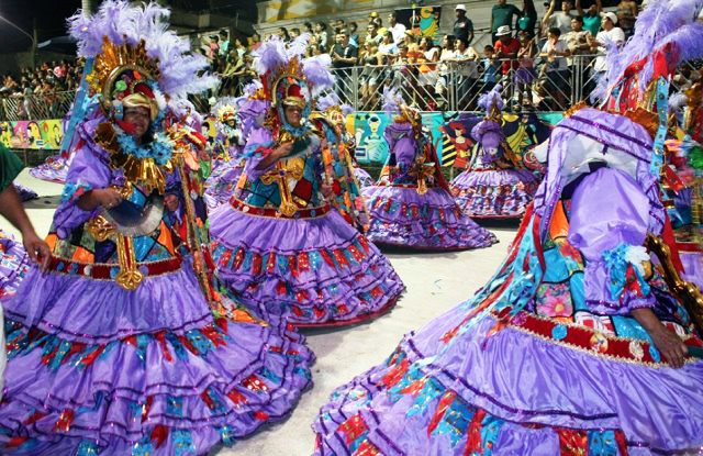 Desfile das Escolas de Samba em Corumbá.
