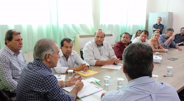 Inocência trata de pontes de concreto e asfalto para distrito Inocência trata de pontes de concreto e asfalto para distrito