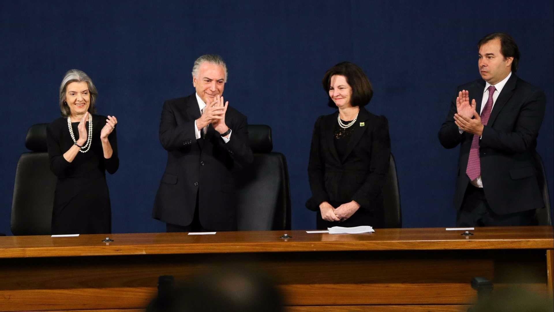 Raquel Dodge toma posse ao lado de investigados e não cita Lava Jato Marcelo Camargo/Agência Bras