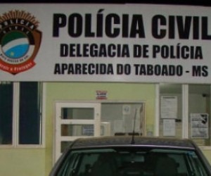 Oito presos são flagrados tentando fugir de delegacia