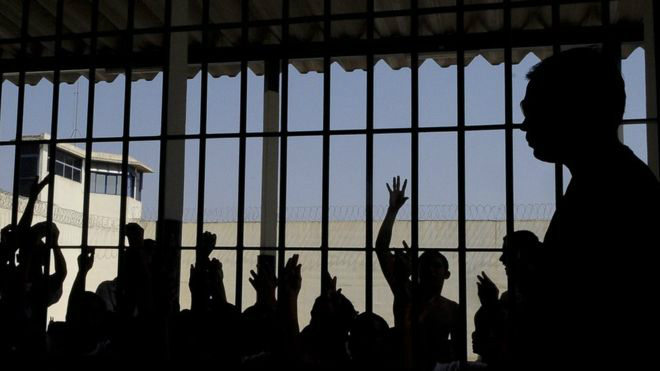A criminalização das drogas fortalece as facções? Aprisionamento em massa e superpopulação nos presídios são determinantes para fortalecer facções, segundo especialistas. WILSON DIAS/AGÊNCIA BRASI