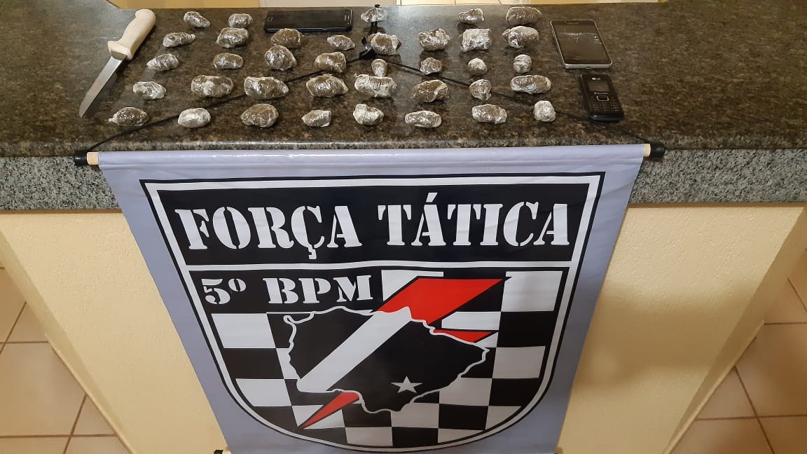 PM resgata mulher submetida a tribunal do crime e prende autores com drogas