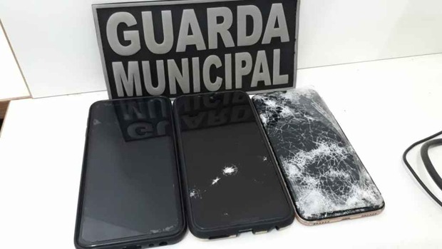 Após roubarem celulares em lanchonete, adolescentes são apreendidos Após roubarem celulares em lanchonete, adolescentes são apreendidos