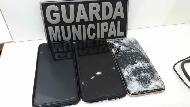 Após roubarem celulares em lanchonete, adolescentes são apreendidos