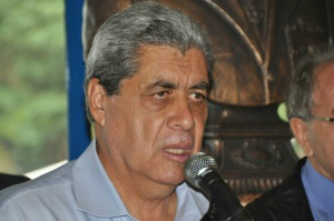 Governador firmou acordo que vai contemplar três categorias (Foto: Marcelo Calazans)