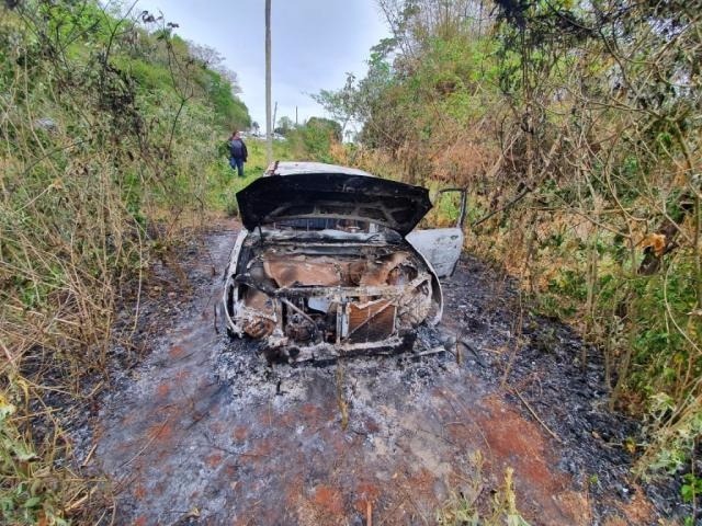 Carro de homem desaparecido é encontrado incendiado na fronteira (Foto: Mbykymi Notícias)