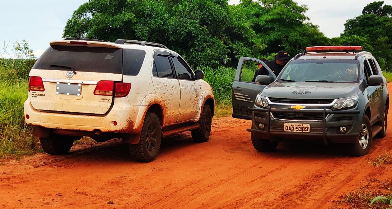 DOF recupera carro roubado, onde família foi feita refém