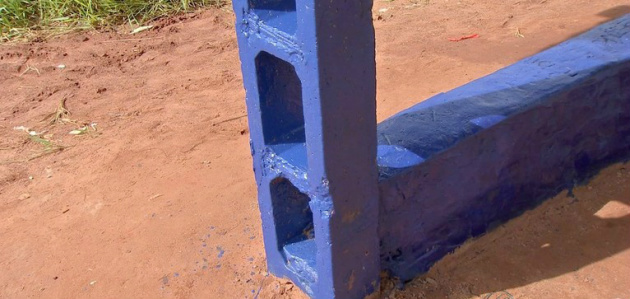 Banco construido em ponto de ônibus de Campo Grande por mãe de homem com deficiência.
