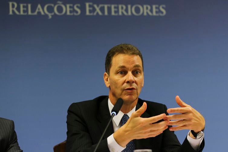 Bolsonaro deve assinar de 10 a 12 acordos comerciais em viagem à Índia Secretário de Negociações Bilaterais na Ásia, Pacífico e Rússia, do MRE, embaixador Reinaldo José de Almeida Salgado, fala à imprensa no Itamaraty - José Cruz/Agência Brasil