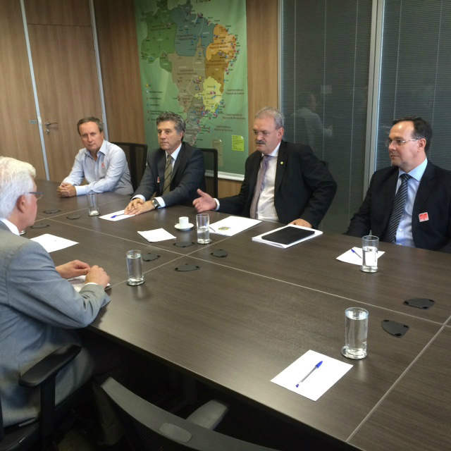 Autoridades douradenses cobram agilidade na implantação de melhorias no aeródromo de Dourados em audiência com ministro da SAC - Foto: Rodrigo Pael