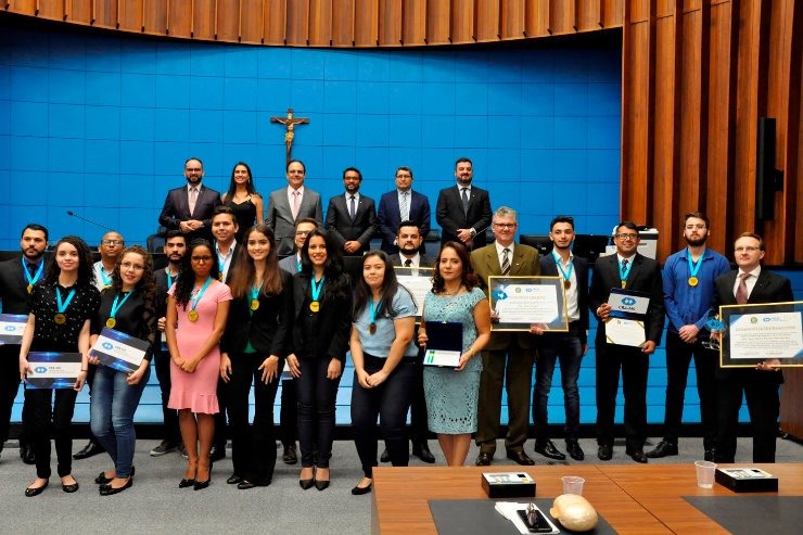 Administradores são homenageados em noite de festa na Assembleia Legislativa Luciana Nassar