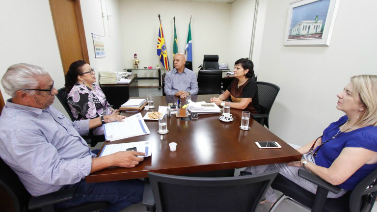 Secretarias de administração municipal e estadual começam a discutir convênios de cooperação mútua Secretarias de administração municipal e estadual começam a discutir convênios de cooperação mútua
