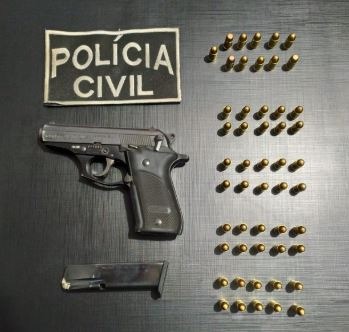 Suspeito de discriminação homofóbica é preso em flagrante por posse de arma Suspeito de discriminação homofóbica é preso em flagrante por posse de arma