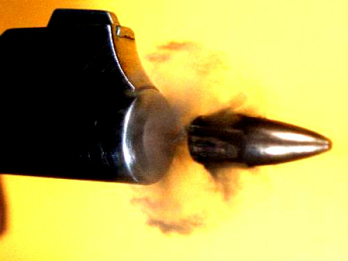 Rapaz de 27 anos é executado na cama quando dormia com esposa