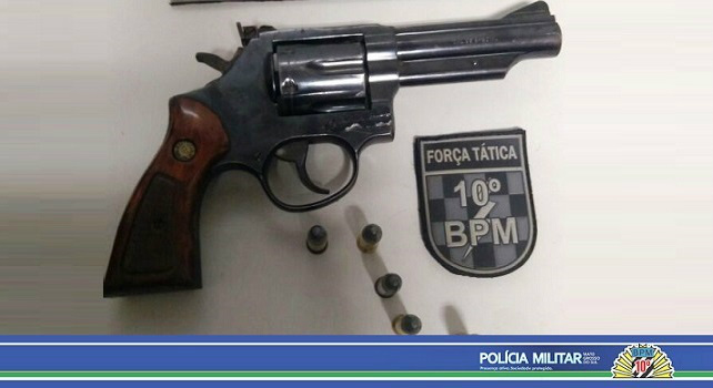 10º BPM: Homem é preso por porte ilegal de arma de fogo e tentativa de homicídio