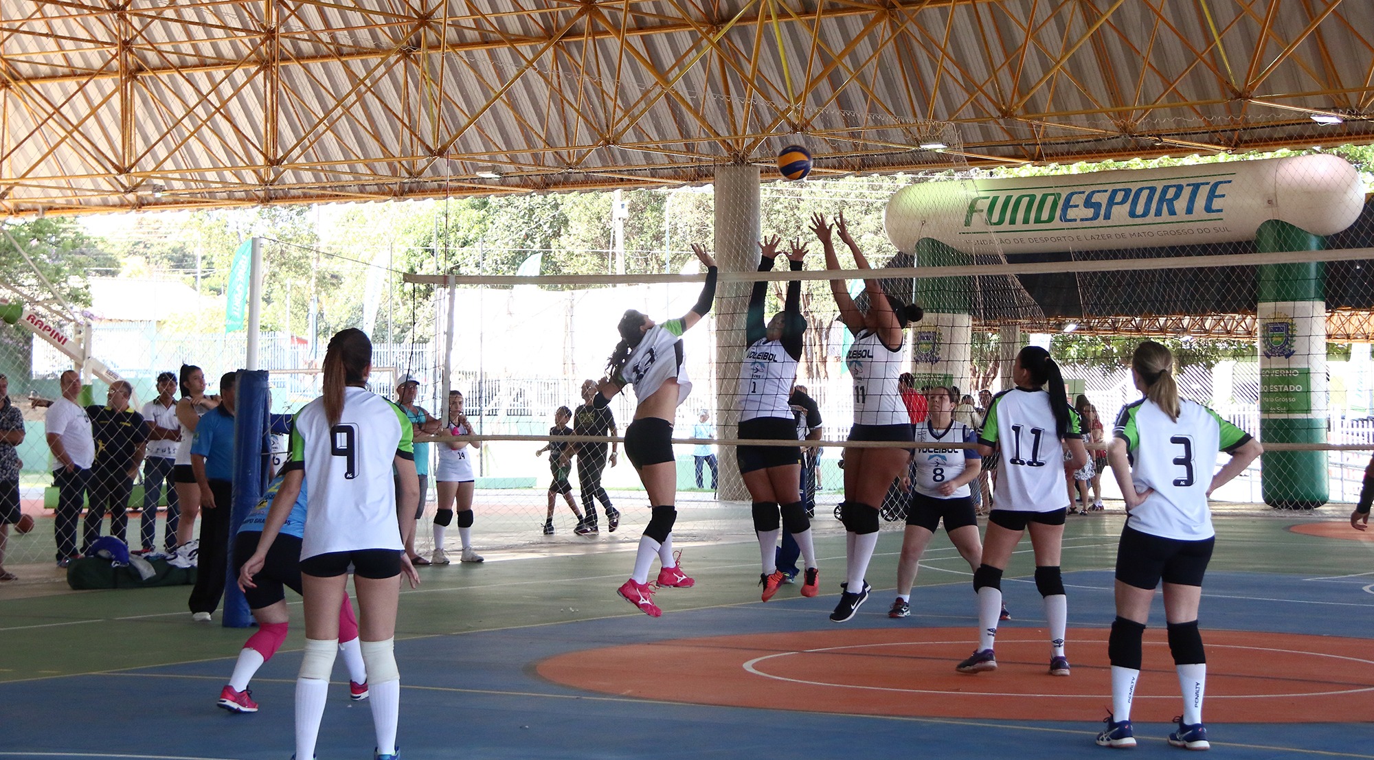 Centro Poliesportivo da Vila Almeida atende duas mil pessoas por mês