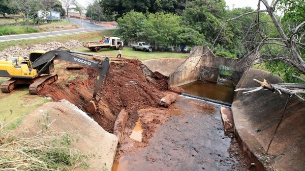 Prefeitura refaz contenção no Sóter e Imbirussu será desassoreado Prefeitura refaz contenção no Sóter e Imbirussu será desassoreado