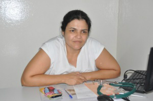 Veterinária explica que tratamento ficará mais caro. (Foto: Marcelo Calazans)