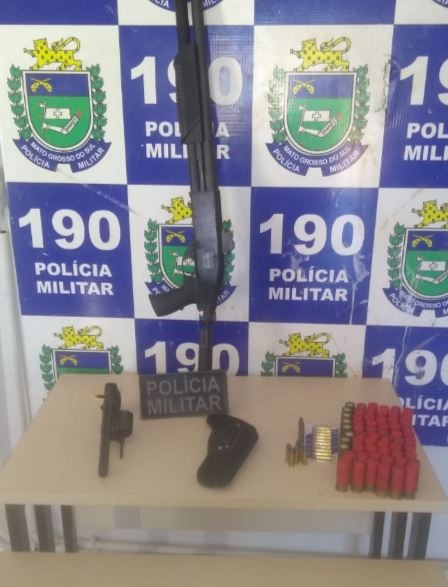 PM prende homem e apreende porções de maconha e duas armas de fogo