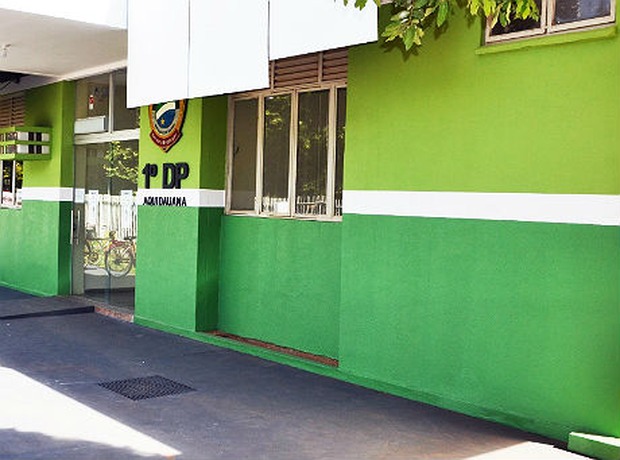 Mulher que se relacionava com idosos para roubá-los é presa Mulher que se relacionava com idosos para roubá-los é presa