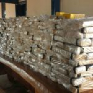 Jovem é preso com carregamento de maconha na MS-164 Jovem é preso com carregamento de maconha na MS-164