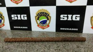 Homem morava há um ano com vítima e diz que discussões eram constantes Vergalhão utilizado para matar a mulher - Foto: Osvaldo Duarte