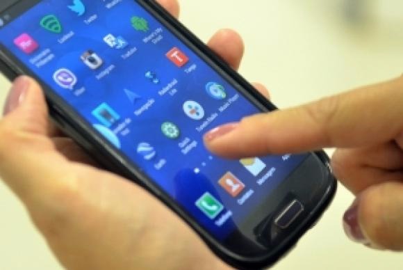 Acesso de celulares à internet ultrapassa 200 milhões Acesso de celulares à internet ultrapassa 200 milhões