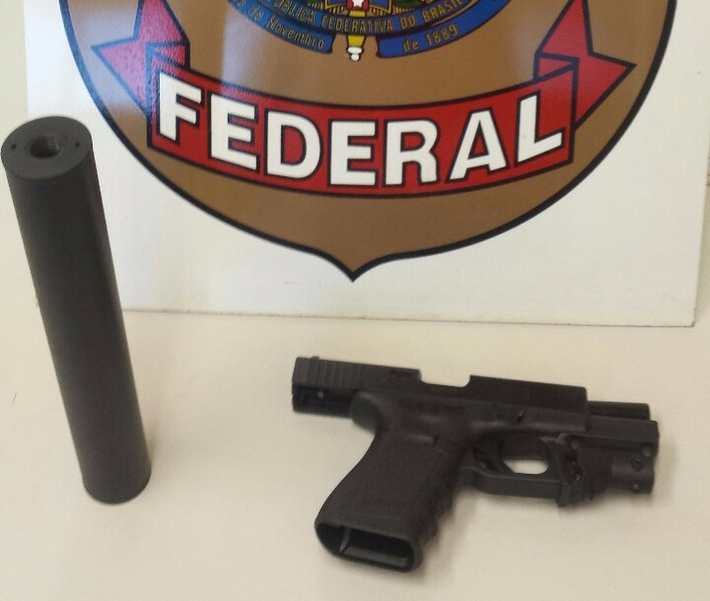 Silenciador apreendido com suspeito de atear fogo em carro do Gaeco (Foto: Polícia Federal/Divulgação)