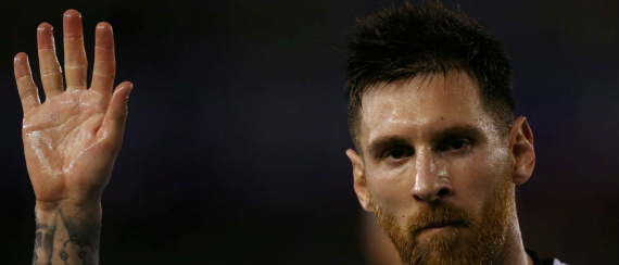 Messi pega 4 jogos de suspensão por xingar bandeirinha brasileiro Messi pega 4 jogos de suspensão por xingar bandeirinha brasileiro