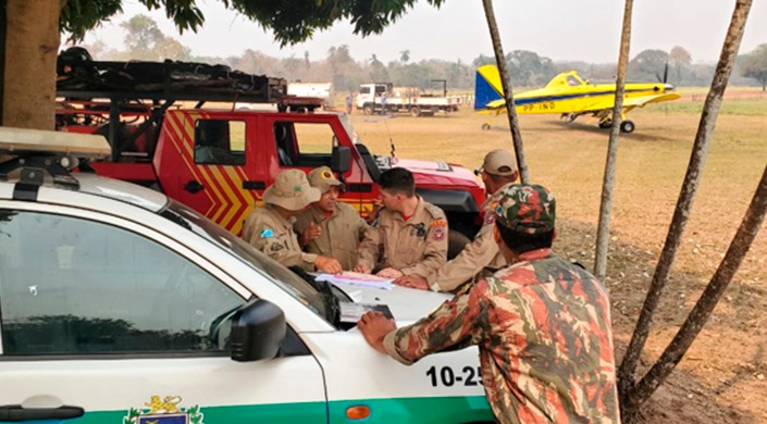 Corpo de Bombeiros reforça efetivo no combate às queimadas no Pantanal e Cerrado Operação conjunta: Bombeiros, Polícia Ambiental e PrevFogo no combate ao fogo na Caiman. Corpo de Bombeiros