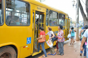 Idoso também passará a ter cartão eletrônico e não ficará mais restrito à parte da frente no transporte coletivo – A. Frota