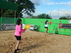 Torneio vai reunir oito atletas das categorias A e B do beach tennis do Estado. (Foto: Divulgação)
