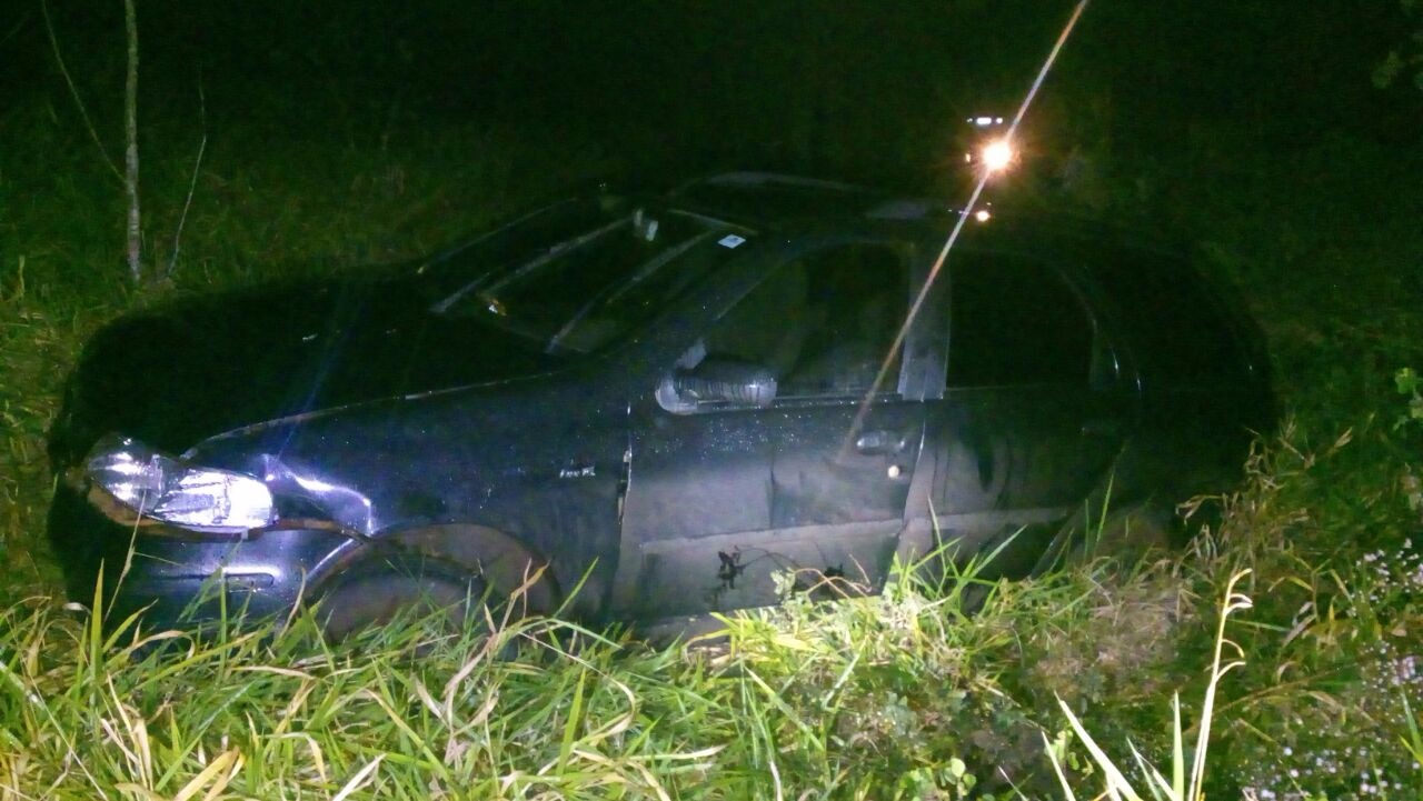 Menor é preso com maconha após perder controle do carro em rodovia Menor é preso com maconha após perder controle do carro em rodovia