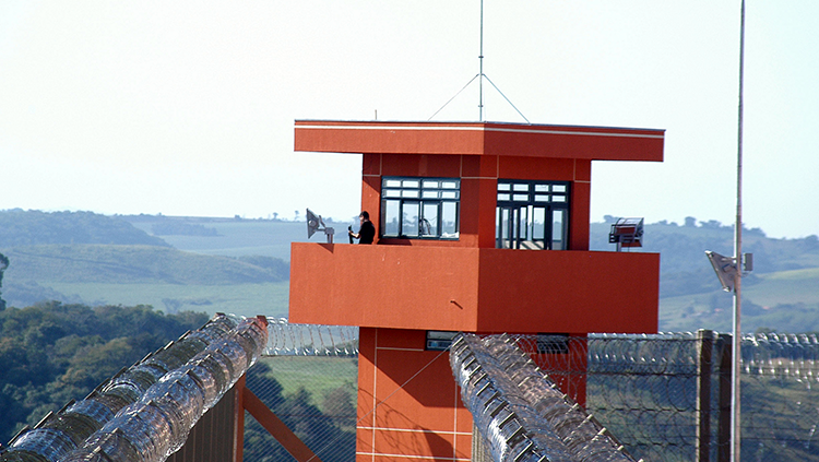 Jarvis Pavão é levado para o presídio federal no RN Jarvis Pavão é levado para o presídio federal no RN