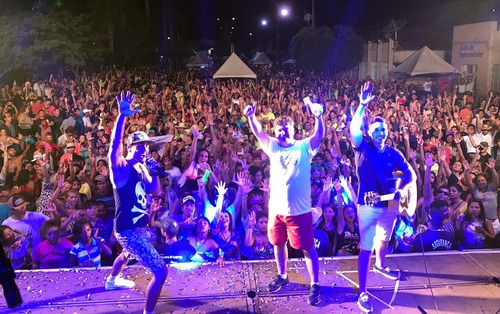 Folia Serrana, em Bodoquena, foi um sucesso com shows de Koisabamba, Rominho, Axé Mix, Thimbahia e Paolla. Foto: Divulgação

