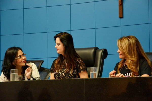 Grazielle Machado, Mara Caseiro e Antonieta Amorim são as proponentes da sessão solene
AL/MS