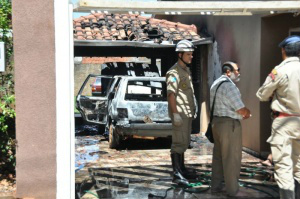 Lavrador contou que tomou um susto quando viu o carro pegando fogo. (Foto: Marcelo Calazans)