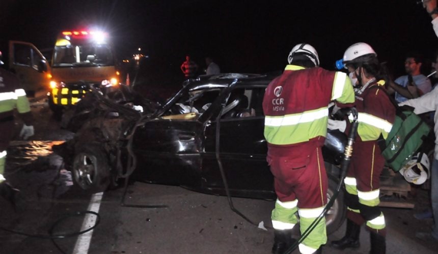 Motorista morre em acidente envolvendo quatro caminhões