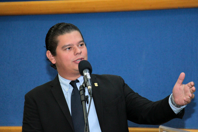 Vereador envia requerimento ao Município solicitando informações quanto a uniformes encontrados estocados