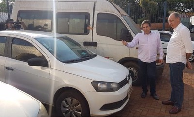 Prefeitura recebe 6 veículos da Receita Federal