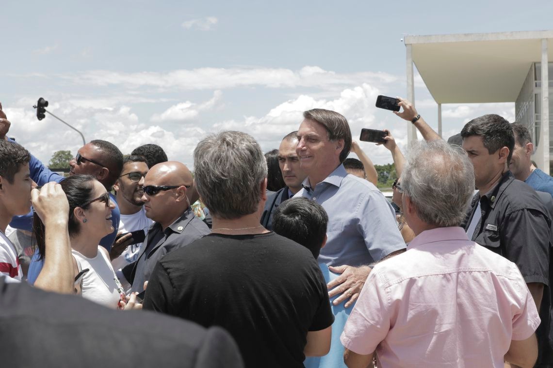 Bolsonaro vai a culto e tira fotos na Praça dos Três Poderes Valter Campanato/Agência Brasil