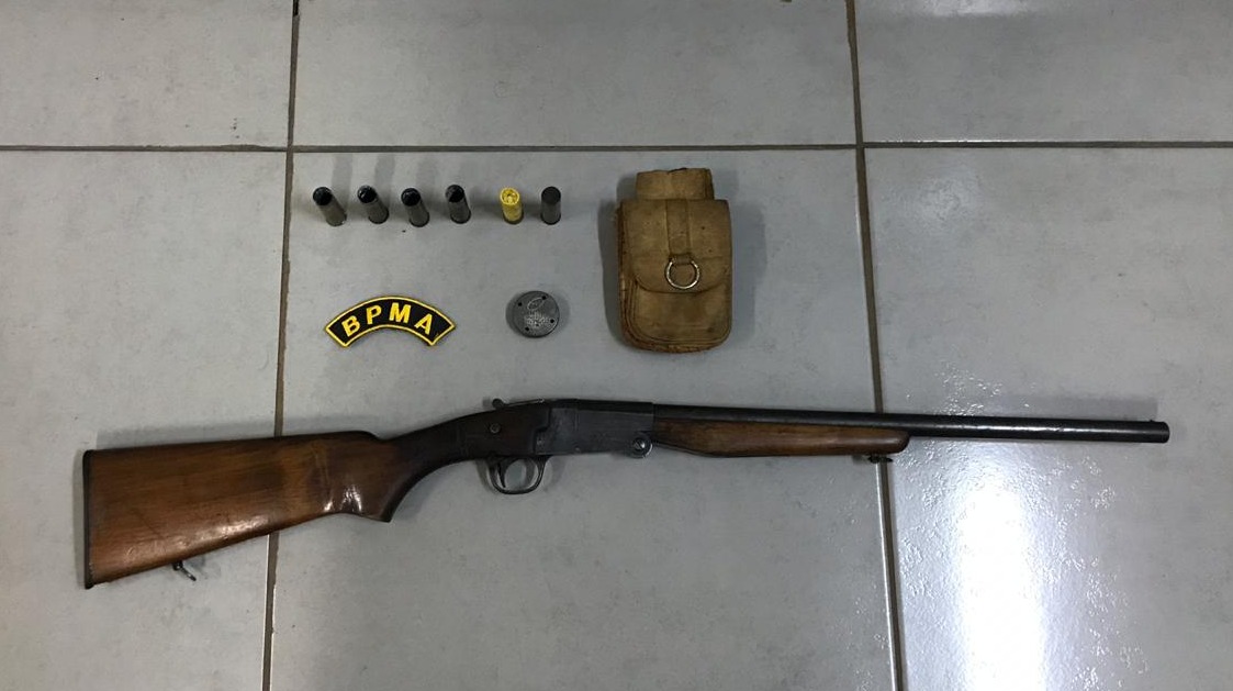 PMA e Ibama prendem suspeito de caça durante operação contra o tráfico de animais silvestres PMA e Ibama prendem suspeito de caça durante operação contra o tráfico de animais silvestres
