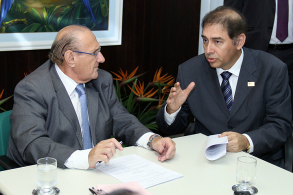 Bernal e desembargador Paschoal Carmello assinam convênio do Núcleo de Apoio Técnico