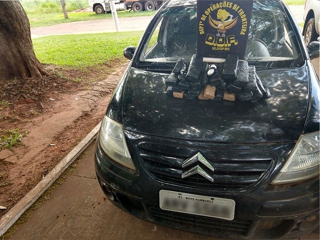 Cocaína é apreendida em fundo falso de veículo