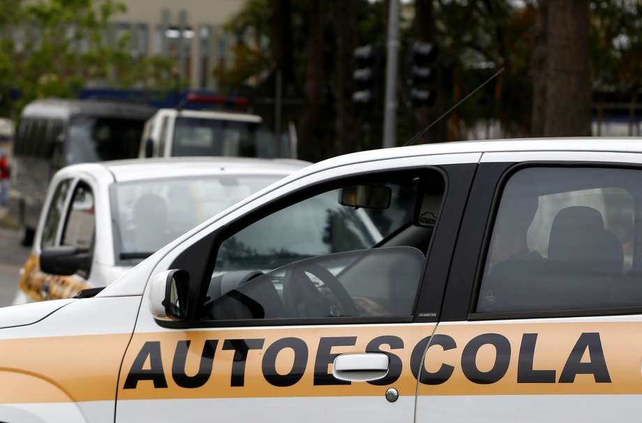 Decreto autoriza volta as aulas presencias em autoescolas