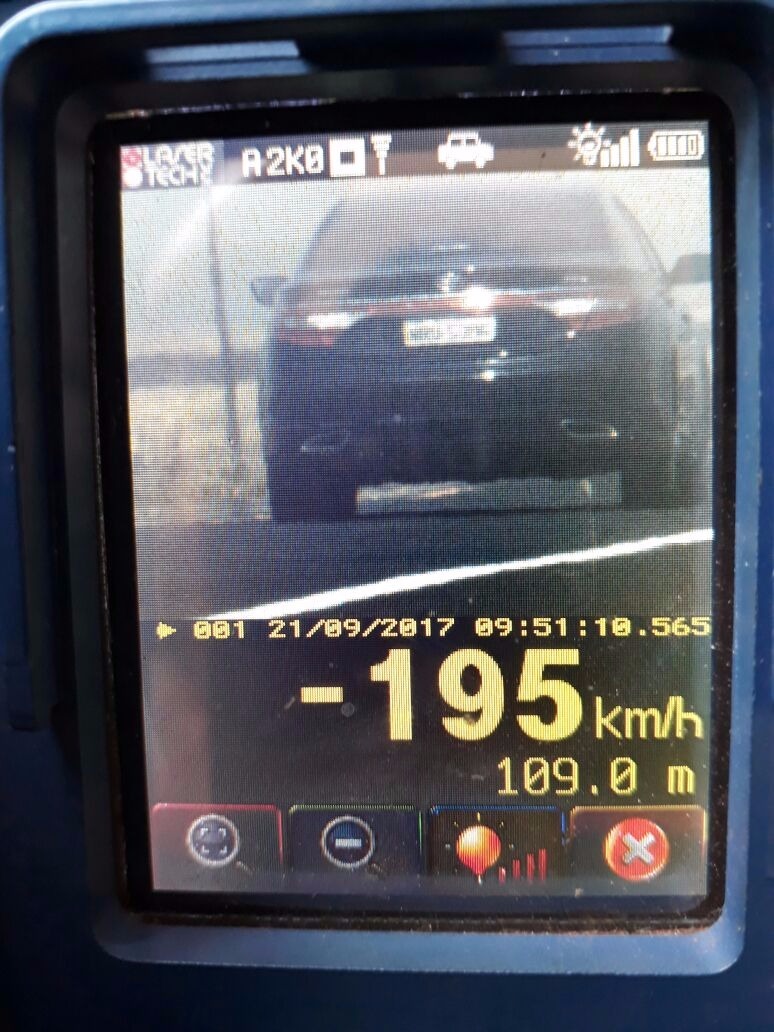 Veículo foi flagrado em velocidade quase o dobro da permitida na via- Foto: Divulgação PRF